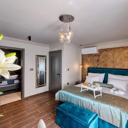 Διαμέρισμα Luxury Vindemiae