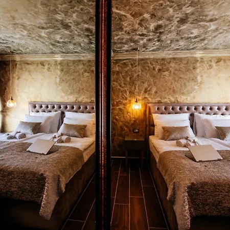 Luxury Vindemiae *