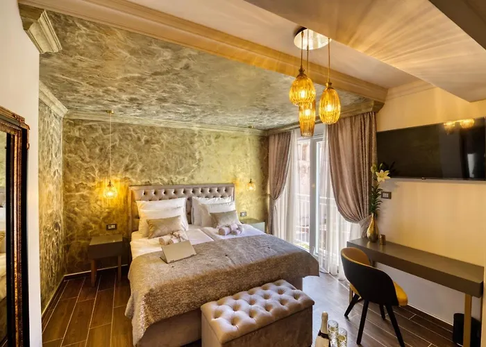 Luxury Vindemiae